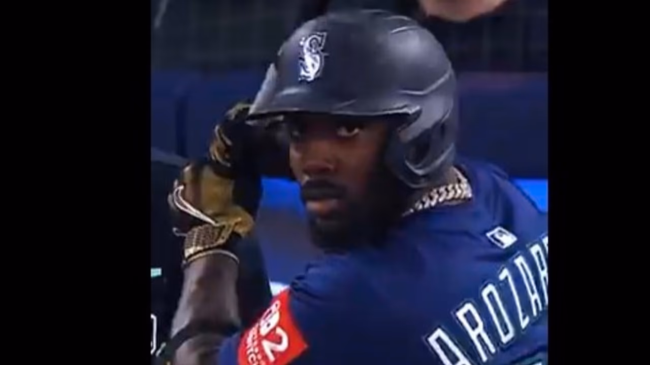 Cuatro peloteros cubanos firman contratos millonarios en MLB
