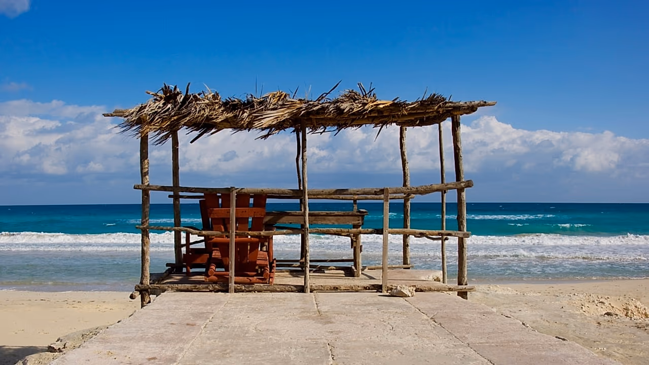 El turismo en Cuba enfrenta su peor crisis mientras el Caribe florece
