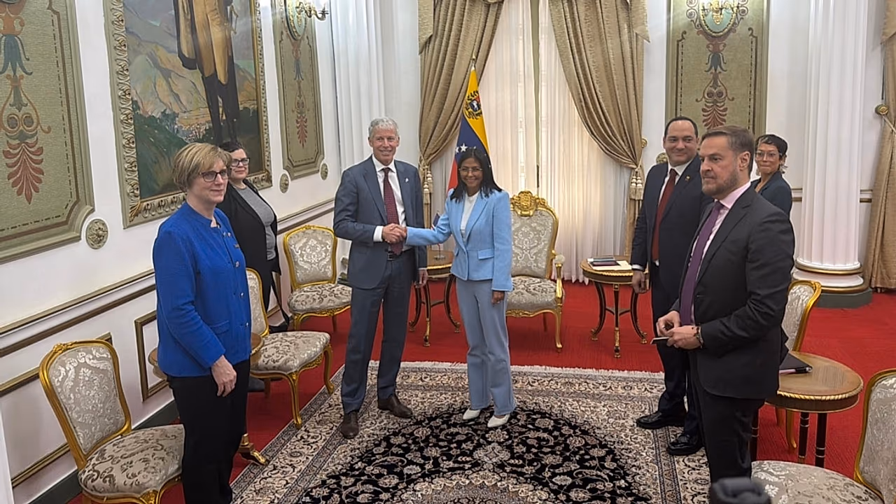 Delcy Rodríguez evalúa invitación a EEUU tras reunión