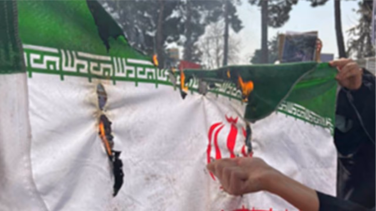 Protestas estudiantiles en Irán cumplen tres días