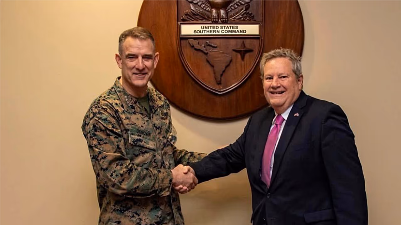 Hammer se reúne con el jefe del Comando Sur sobre Cuba