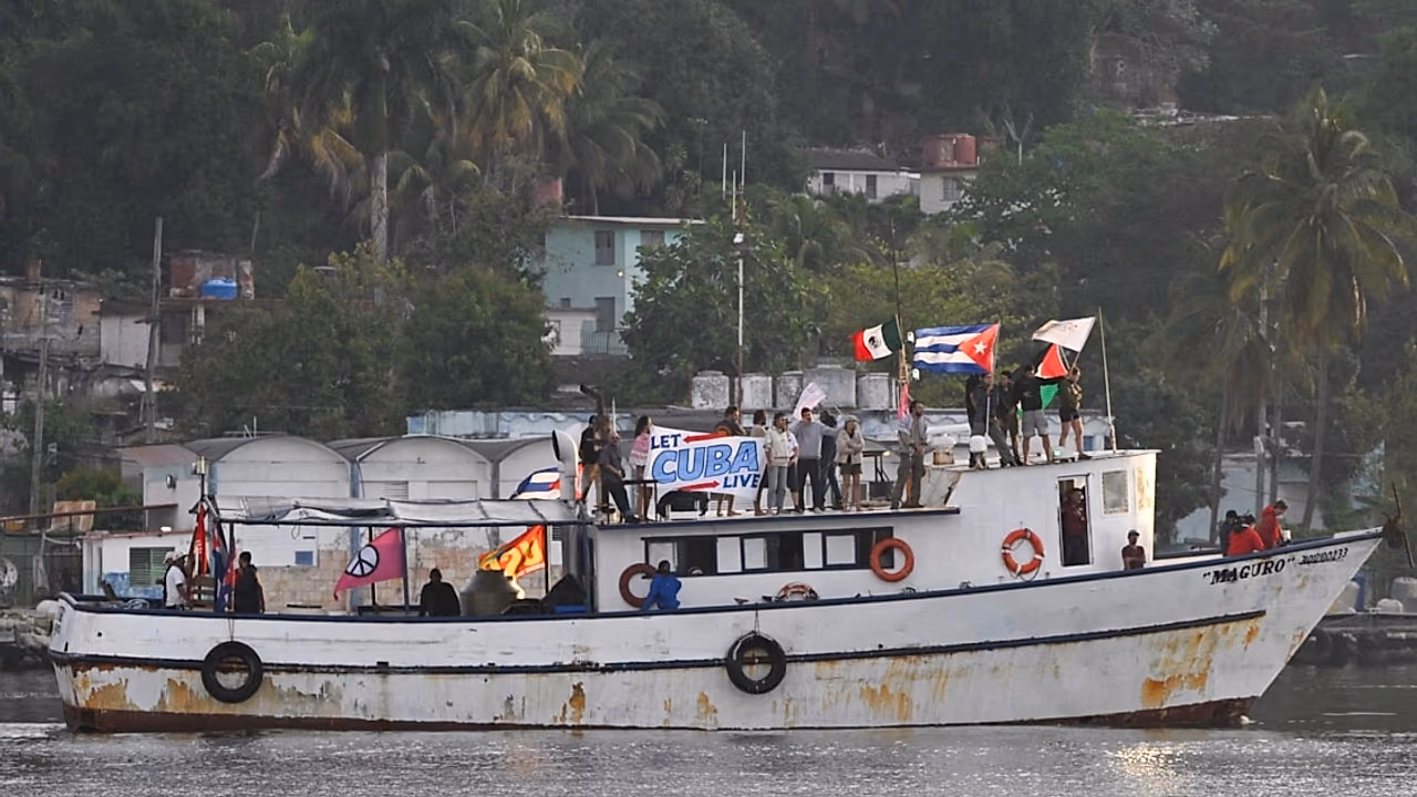 Cubanos critican flotilla humanitaria de México