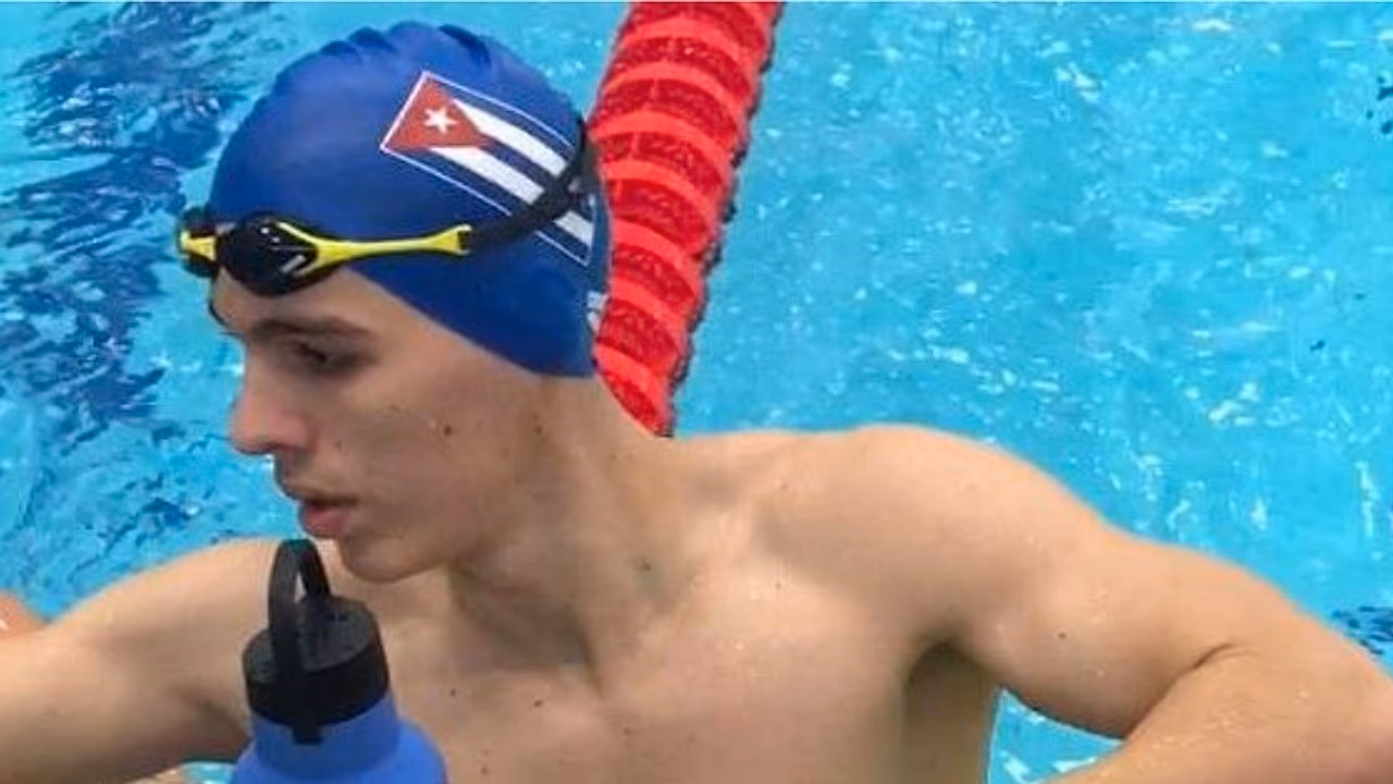 Vladimir Hernández logra beca internacional de natación
