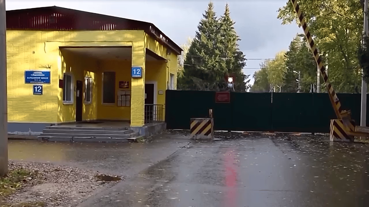 Cubanos en Rusia: protestas en centro de deportación
