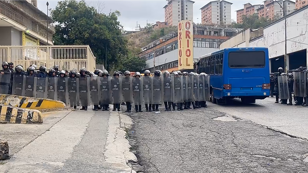 La táctica del régimen cubano de dispersar presos políticos: un patrón de represión que persiste
