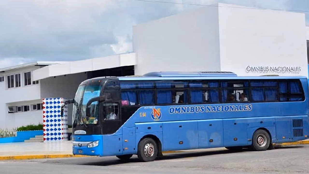 Régimen castrista impone racionamiento de pasajes para controlar movimiento