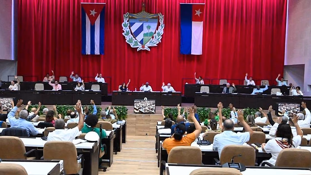 La farsa de las 176 medidas: el régimen castrista admite implícitamente seis décadas de represión económica