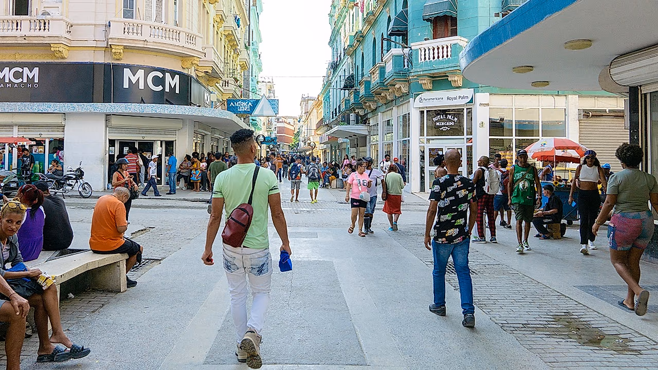 El régimen cubano ensaya otro ajuste salarial