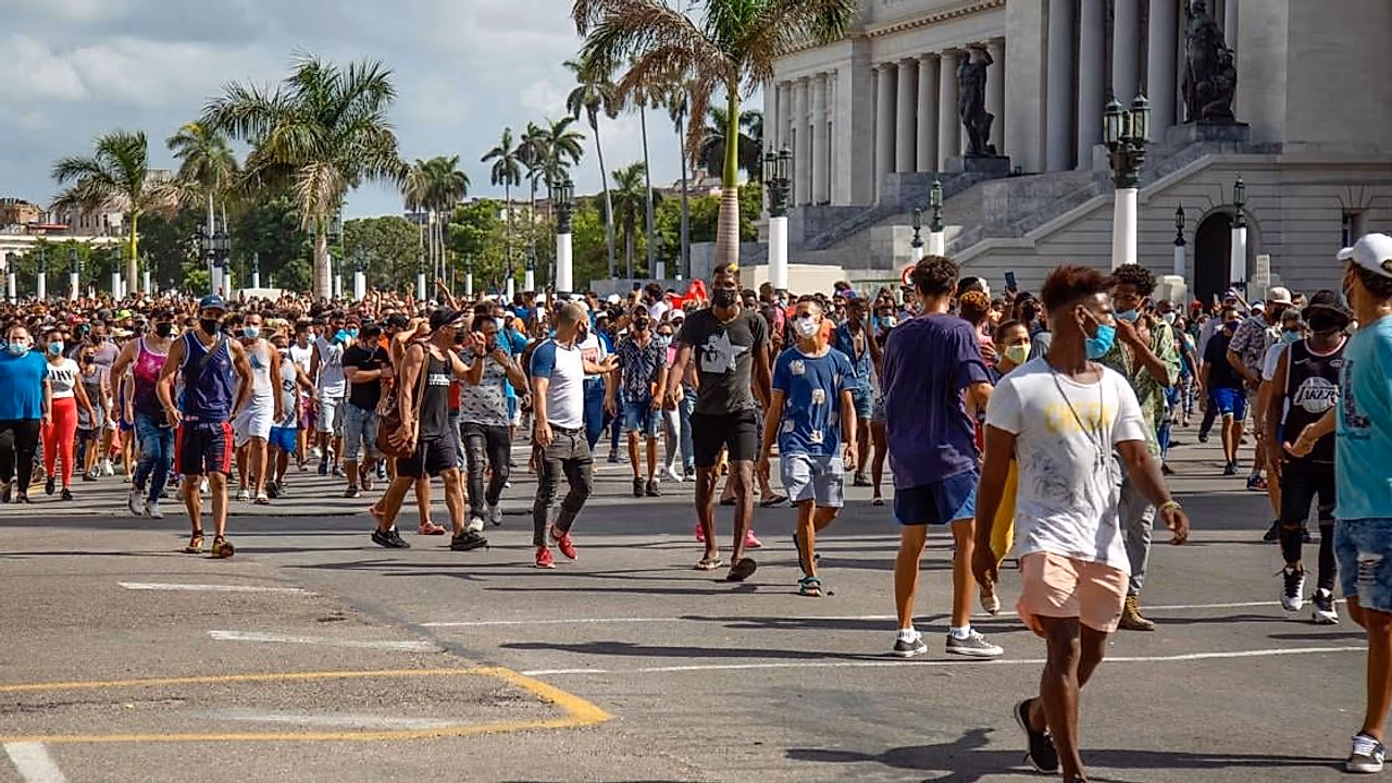 Videos inéditos reabren la memoria del 11J en La Habana