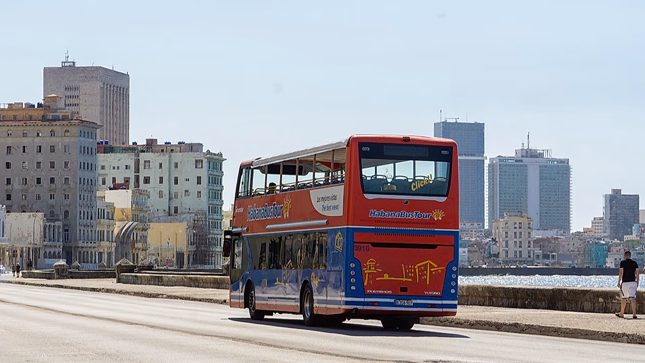EE.UU. sanciona al turismo controlado por el régimen