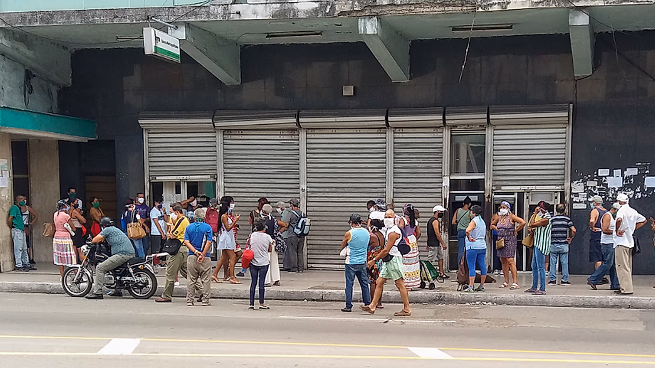 Cuba borra el tope de pagos en efectivo