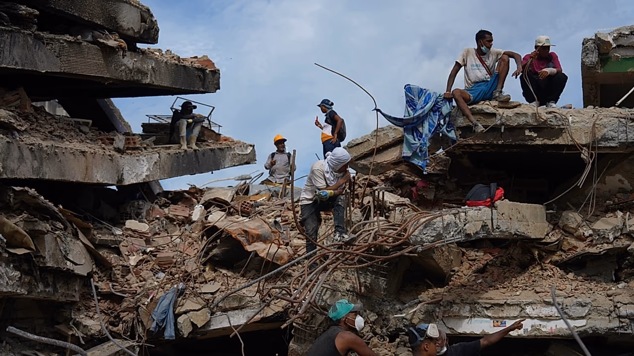 Venezuela sigue en emergencia un mes tras el terremoto