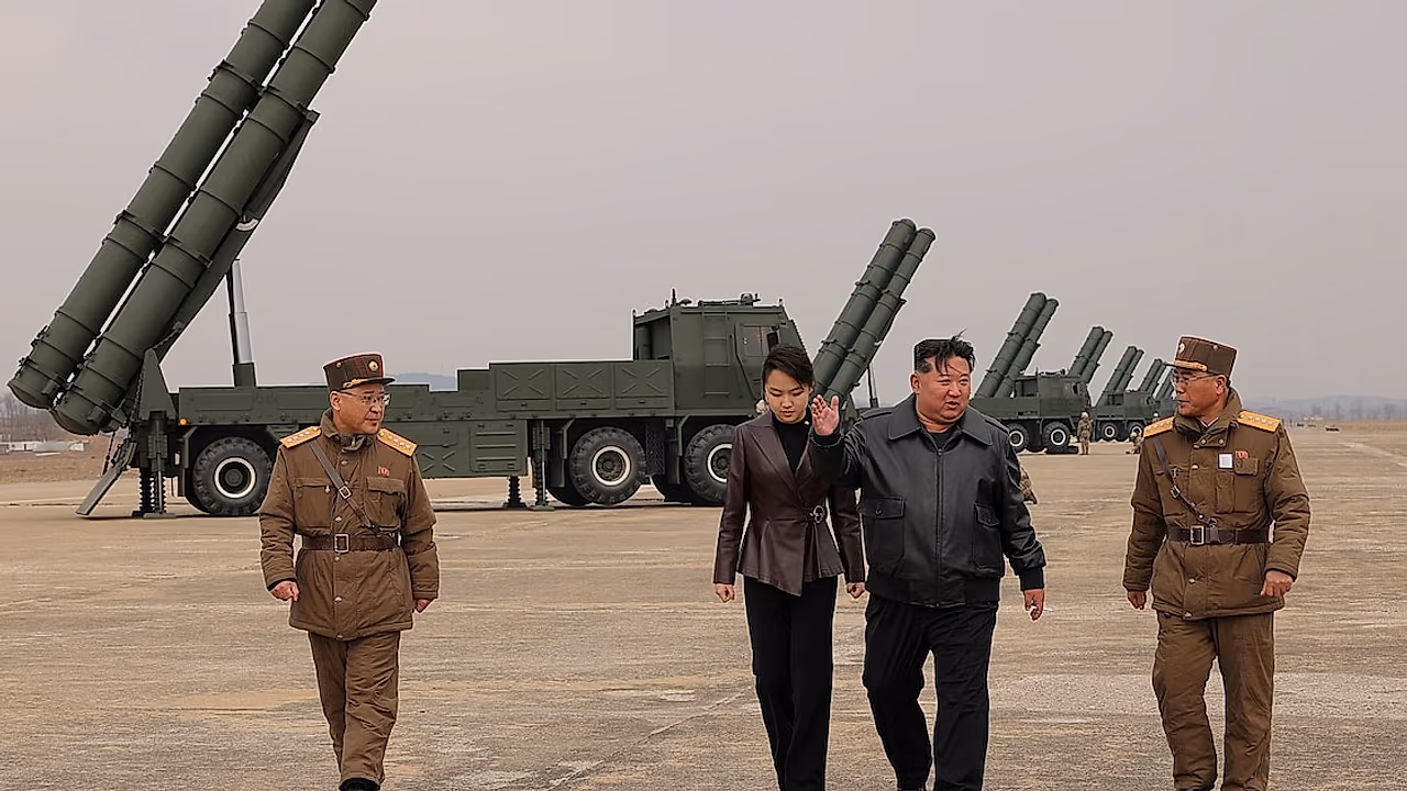 Corea del Norte prueba lanzacohetes en medio de tensiones